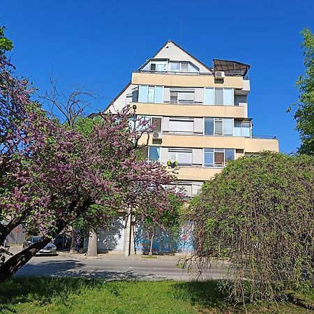 Mdm Apartment City Center Felicita Deluxe Ruse Exteriör bild